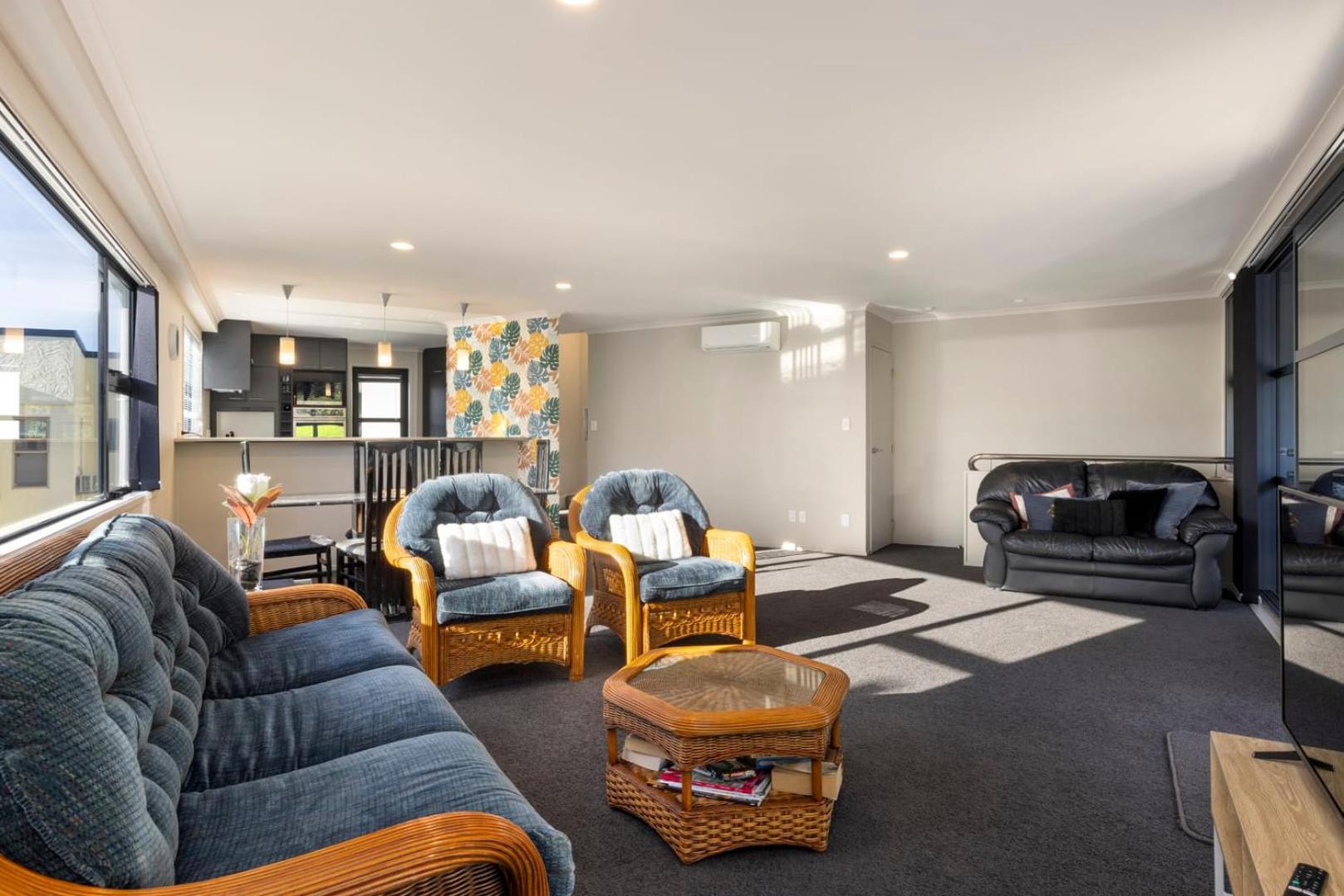 Pacific Escape - Downtown, Beach & Sea Views Mount Maunganui Exterior photo
