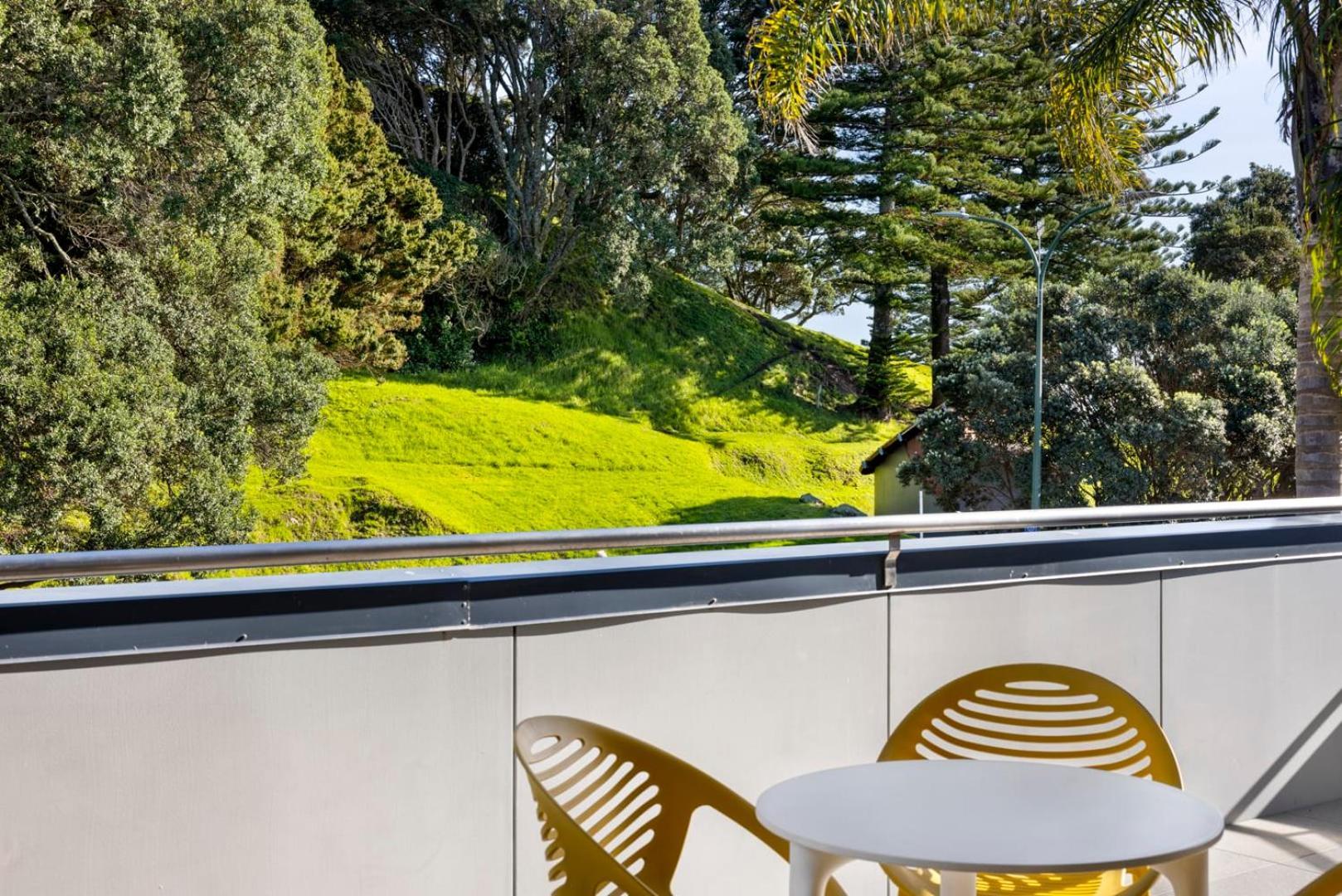 Pacific Escape - Downtown, Beach & Sea Views Mount Maunganui Exterior photo